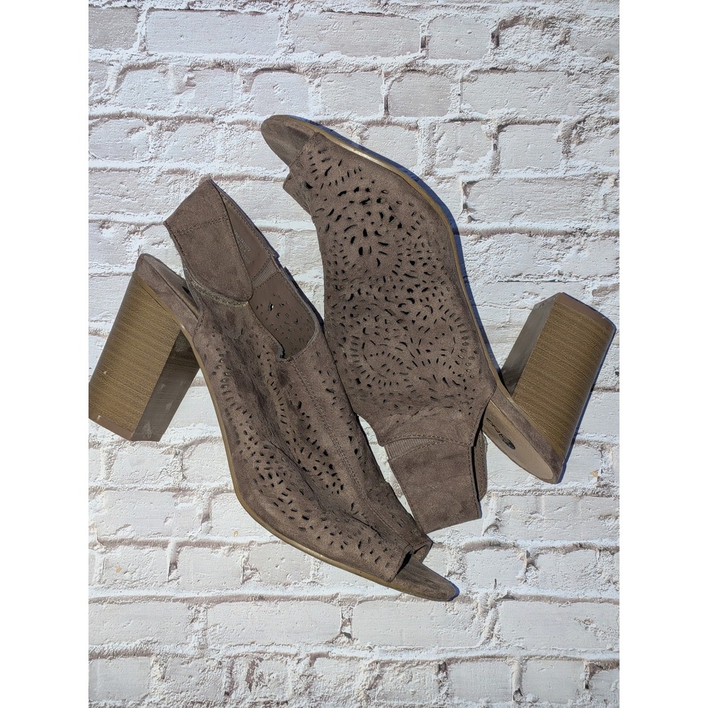 Big Buddha Womens Laser Cut Peep Toe Block Heel Slingback Sandals Taupe Sz 9